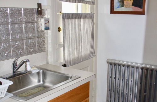 Bethlehem Bed & Breakfast | Charming home in beautiful Historic Bethlehem near all attractions.