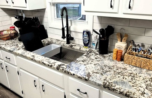 Berea House | Charming Home in Berea | Private Garage| Smart TV