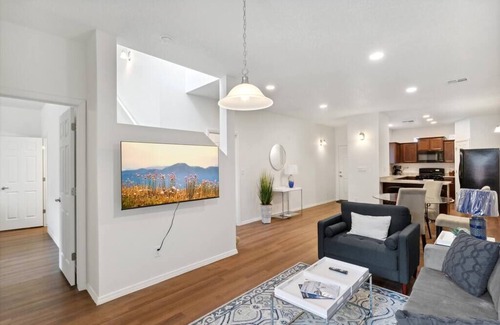 North Valley House | Charming home in North Valley!