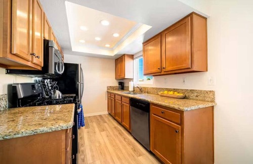 Newport Beach Apartment | Charming Home Just Steps from the Beach – 2-Bedroom, Private Back Patio, & Free WiFi