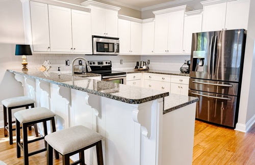 Riverwood Plantation House | Charming Home - Near Champions Retreat