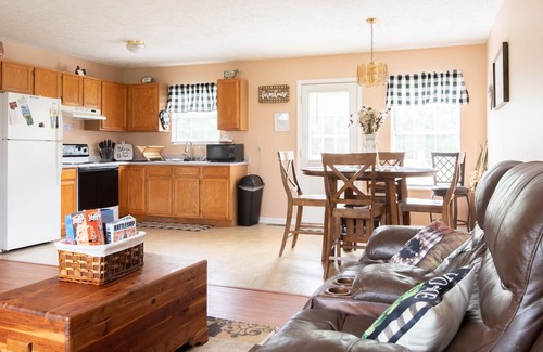 Dandridge House | 🤩Charming🥰 Home near Pigeon Forge 😍 &Lake 💦 w/ Gym💪 & firepit🔥⭐sleeps 8⭐