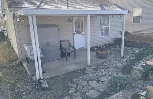Georgetown House | Charming Home on a 1-way street near Horses, Bourbon, and Bluegrass Charm.