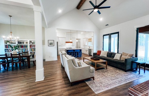 Harlem House | Charming home perfect for Master's week - accessible to the National.