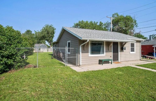 Rapid City House | Charming Home-Pet-Friendly-LG Fenced Backyard