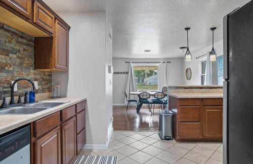 Rapid City House | Charming Home-Pet-Friendly-LG Fenced Backyard