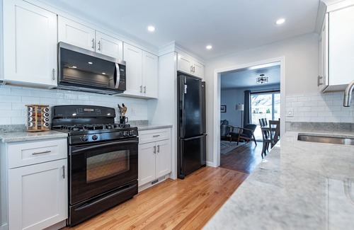 Narragansett House | Charming Home, pocketed along Narrow River!