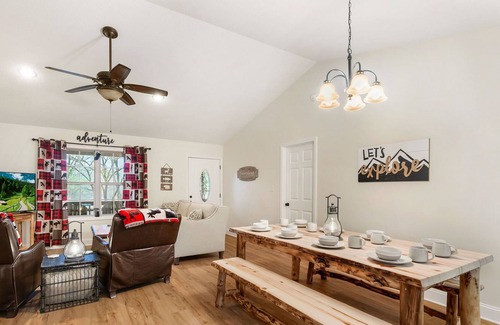 Sevierville House | Charming Home | River Views | Hot Tub | Game Room