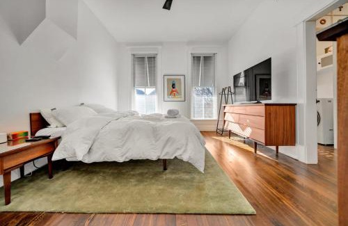 Cherokee Triangle Apartment | Charming Home Steps from Louisville Best Spots