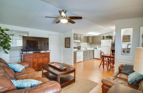 Lake Charles House | Charming Home w/Dock, Near Downtown Lake Charles!