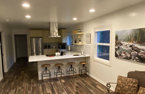 Big Bar House | Charming Home with Beautiful Mountain Views