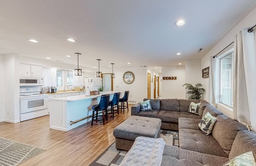 Coarsegold House | Charming home with game room, central AC, grill, washer/dryer, WiFi, & Netflix