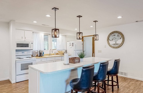 Coarsegold House | Charming home with game room, central AC, grill, washer/dryer, WiFi, & Netflix
