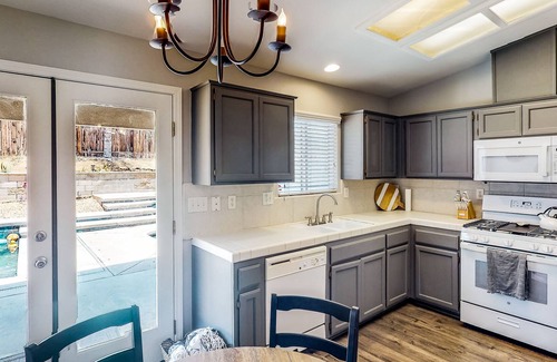 Oildale House | Charming home with private pool, hot tub, washer/dryer, & games - near downtown