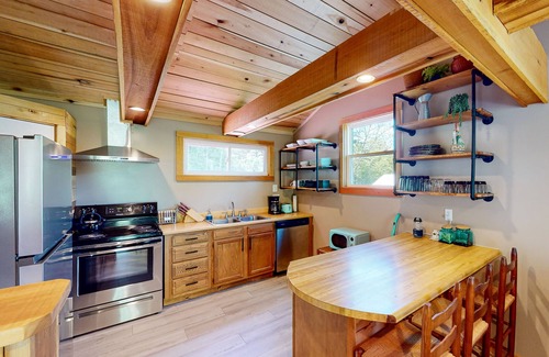 Weaverville House | Charming home with grill, deck, & washer/dryer - near Asheville
