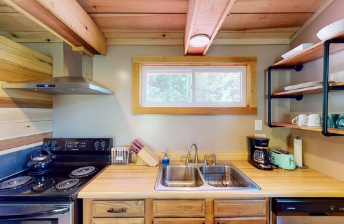 Weaverville House | Charming home with grill, deck, & washer/dryer - near Asheville