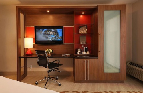 Los Angeles Hotel | Charming Hotel near the Getty! Rooftop Dining, Outdoor Pool, Iconic Views!