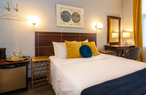 Sainte-Marie House | Charming Hotel Room with Terrace located in The Village next to Metro Station