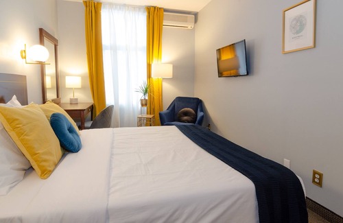 Sainte-Marie House | Charming Hotel Room with Terrace located in The Village next to Metro Station