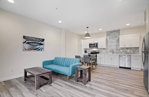 Evansville Apartment | Charming hotel suite in enchanting Evansville with AC, WiFi & parking