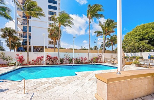 East Fort Lauderdale Apartment | Charming hotel suite in superb Fort Lauderdale with AC, fitness room, WiFi