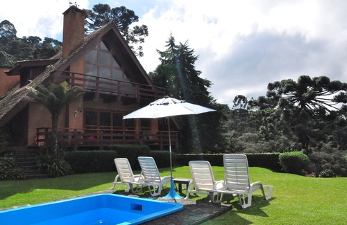 Campos do Jordao Cottage | charming house in the midst of Campos do Jordao Mountains with tennis court.