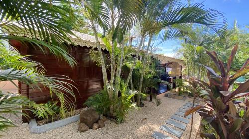 Albion House | Charming House in Albion with Shared Pool