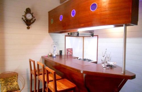 Albion House | Charming House in Albion with Shared Pool
