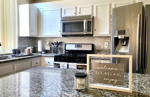 Palmdale House | Charming house in lovely Palmdale near Marie Kerr Park, schools, AV Mall