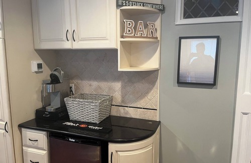 Bedford House | Charming house in Luna Pier MI, walking distance to beach and restaurants
