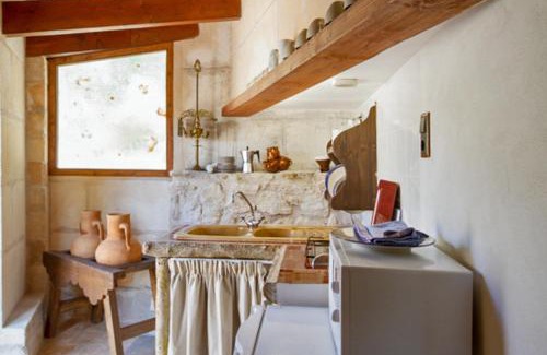 Petra House | Charming House in Petra with Garden and Shared Pool