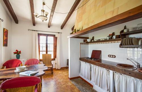 Petra House | Charming House in Petra with Garden and Shared Pool
