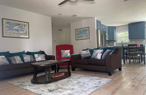 Warm Mineral Springs House | Charming house in Sarasota C-ty walking distance Warm Mineral Springs Lake, FL