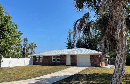 Warm Mineral Springs House | Charming house in Sarasota C-ty walking distance Warm Mineral Springs Lake, FL