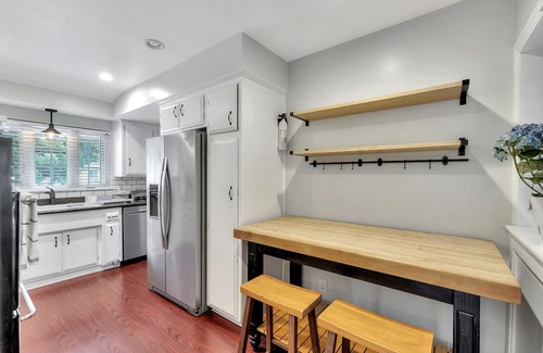 Westside Costa Mesa House | Charming house in the garden close to the beach