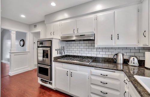 Westside Costa Mesa House | Charming house in the garden close to the beach