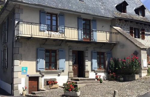 Thiezac Cottage | Charming House in Thiézac: Mountain Views, Near Super-Lioran, 3BR, Garden, Fireplace, WiFi