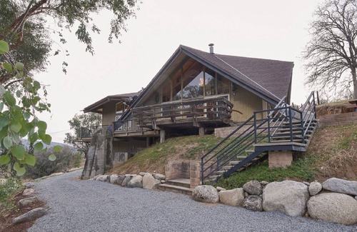 Kaweah House | Charming House Inside the Gate of Sequoia National Park