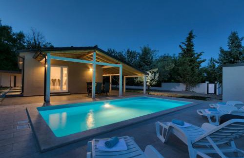 Valtura House | Charming House Noelene