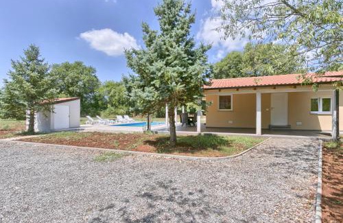 Valtura House | Charming House Noelene