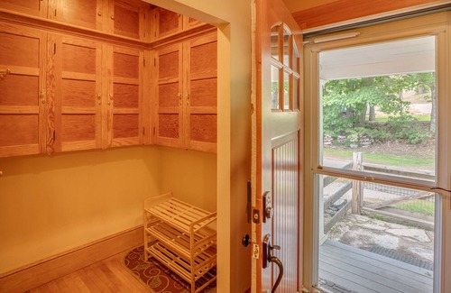 Bethlehem Cottage | Charming House on Main Street! 3 Bed/3 Bath!