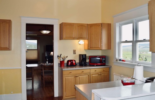 Philipsburg House | Charming House On The Hill With Views Of The Anaconda Range And Flint Creek