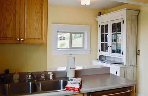 Philipsburg House | Charming House On The Hill With Views Of The Anaconda Range And Flint Creek