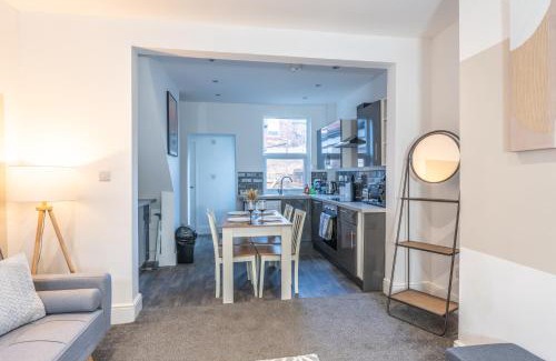 Widnes House | Charming House - Sleeps 5 - Free Parking, Self Check-In, Fast WiFi and Smart TV with Netflix by Yoko Property