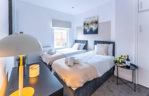 Widnes House | Charming House - Sleeps 5 - Free Parking, Self Check-In, Fast WiFi and Smart TV with Netflix by Yoko Property