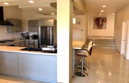 Lomas de Valle Verde House | Charming House With Beautiful City View