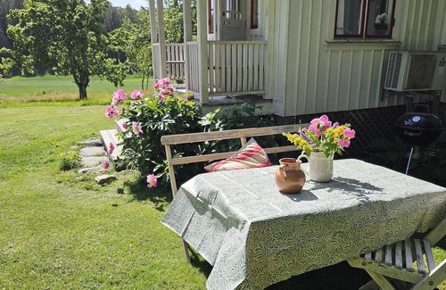 Henan Ski Chalet | Charming house with kayaks, 300m from the sea on Orust | SE09139