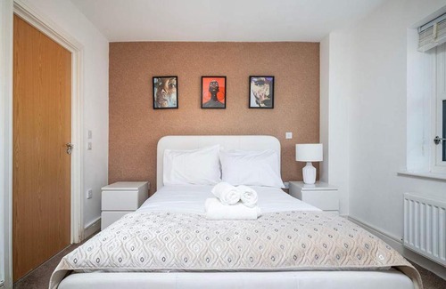 Whittington House | Charming House With Private Backyard and Parking