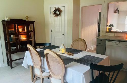 Spring House | Charming House18 min IAH-TheWoodlands