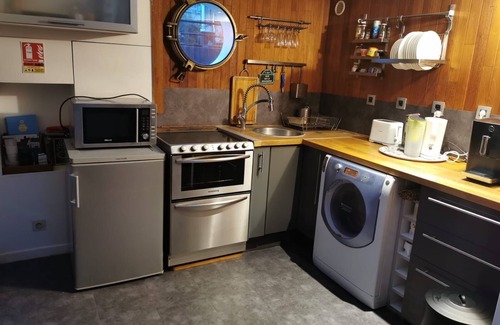 Saint-Germain-l'Auxerrois Boat Rental | Charming Houseboat in the center of Paris, large deck with stunning view!